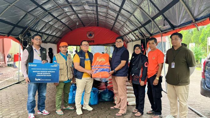 Lebih lanjut, Bank Mandiri menyampaikan duka cita mendalam kepada masyarakat terdampak dan memastikan dukungan akan terus diperkuat hingga situasi kembali stabil. &ldquo;Kami percaya bahwa kolaborasi masyarakat, pemerintah, BPBD, TNI, Polri, dan dunia usaha menjadi motor percepatan pemulihan. Bank Mandiri akan terus hadir mendampingi warga Sumatera melewati masa sulit ini, sekaligus memantau perkembangan situasi di wilayah terdampak dan secara proaktif menyiapkan dukungan tambahan yang dibutuhkan,&rdquo; pungkas Ossy.