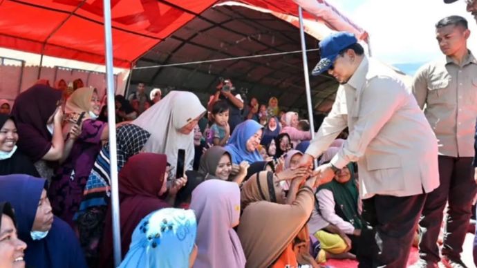 Presiden Prabowo Subianto melakukan meninjau lokasi terdampak banjir di Kutacane, Kabupaten Aceh Tenggara, Aceh, Senin 1 Desember 2025. ANTARA/Instagram/@Sekretariat.kabinet
