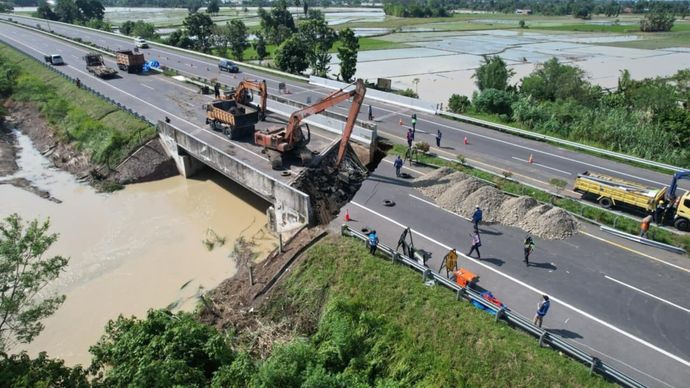 PT Jasa Marga (Persero) Tbk melalui anak usahanya PT Jasamarga Kualanamu Tol (JMKT) melakukan perbaikan cepat Ruas Tol Medan-Kualanamu-Tebing Tinggi yang terdampak imbas bencana banjir di Medan.  