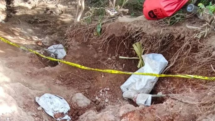 Lokasi diduga tambang emas ilegal di Desa Kuta Kecamatan Pujut Kabupaten Lombok Tengah Provinsi NTB di Lombok Tengah, Selasa 2 Desember 2025. ANTARA/Akhyar Rosidi.