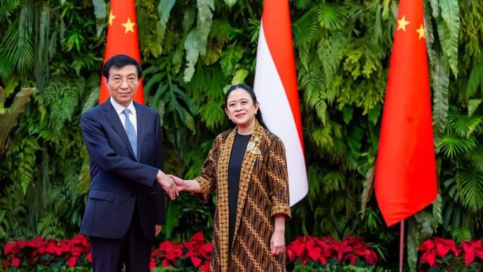 Ketua DPR RI Puan Maharani bersama Ketua MPR China Wang Huning saat bertemu di kompleks parlemen, Jakarta, Rabu, 3 Desember 2025. (ANTARA/HO-DPR)