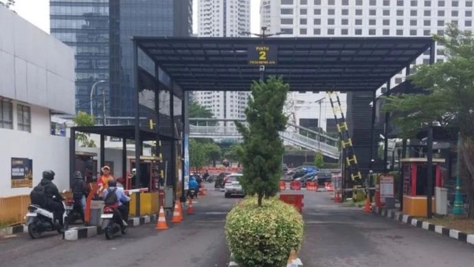 Suasana pintu keluar parkir kendaraan di Polda Metro Jaya, Rabu, 3 Desember 2025. ANTARA/Ilham Kausar