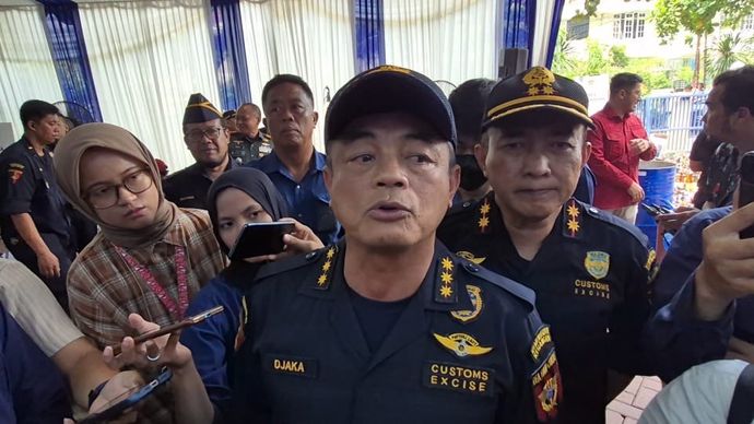 Direktur Jenderal Bea Cukai (DJBC) Kementerian Keuangan Djaka Budhi Utama buka suara menanggapi ancaman Menteri Keuangan Purbaya Yudhi Sadewa yang menyebut opsi pembekuan Direktorat Jenderal Bea Cukai.