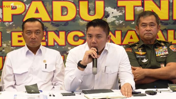 Sekretaris Kabinet Teddy Indra Wijaya di Keterangan Pers Perkembangan Penangulangan Bencana Sumatera