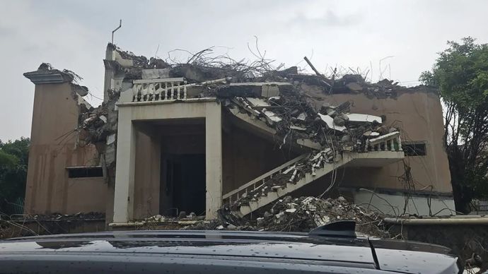 Bangunan yang roboh di Kelapa Gading, Jakarta Utara, pada Kamis, 4 Desember 2025. (ANTARA/HO-Polsek Kelapa Gading)