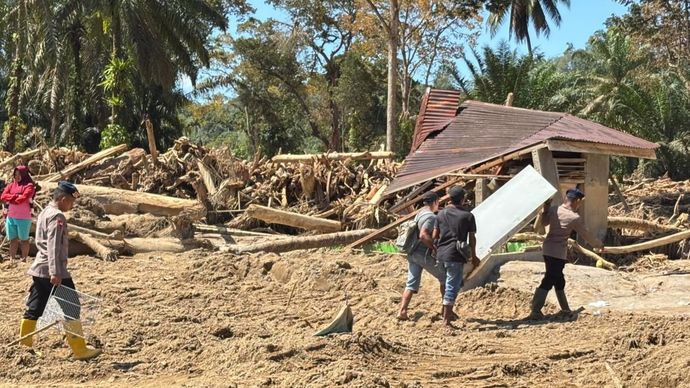 Kondisi pasca bencana di Sumatra Utara. 