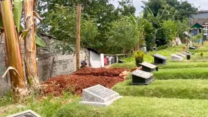 Ilustrasi - Situasi di Tanah Wakaf Masjid Jami Al Muflihun Bintaro, Jakarta Selatan, yang menjadi makam korban penculikan dan pembunuhan Alvaro Kiano Nugroho (6), Jakarta, Rabu 26 November 2025. ANTARA/Luthfia Miranda Putri.