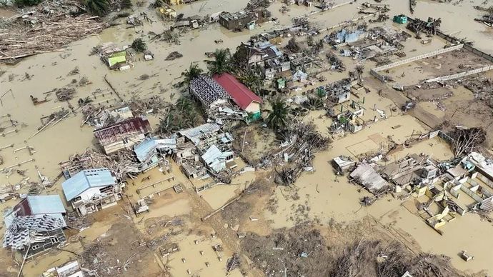 Foto udara situasi terkini bencana banjir di Kabupaten Aceh Tamiang, Rabu 3 Desember 2025. ANTARA FOTO/Syifa Yulinnas