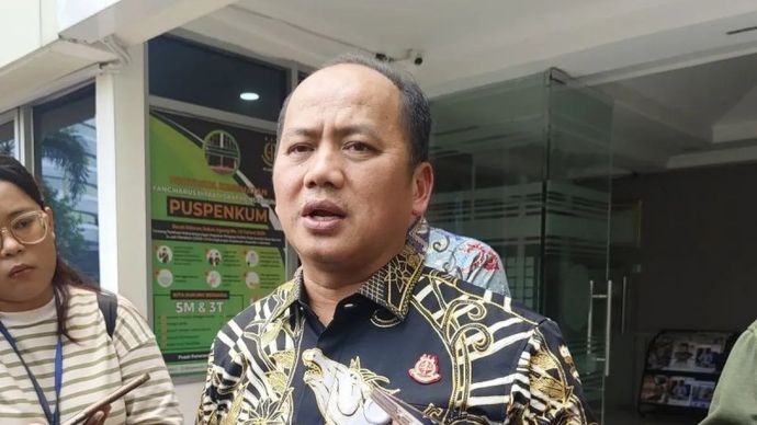 Kepala Pusat Penerangan Hukum (Kapuspenkum) Kejaksaan Agung Anang Supriatna memberikan keterangan pers di Gedung Kejaksaan Agung, Jakarta, Jumat, 5 Desember 2025. (ANTARA/Nadia Putri Rahmani)
