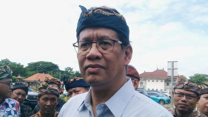 Menteri Keuangan (Menkeu) Purbaya Yudhi Sadewa diwawancarai wartawan di sela-sela meresmikan Pusat Pendidikan dan Pelatihan (Pusdiklat) Kemenkeu, di Denpasar, Bali, Jumat, 5 Desember 2025 ANTARA/Dewa Ketut Sudiarta Wiguna