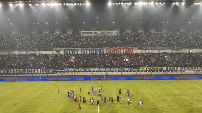 Situasi usai pertandingan Persib Bandung melawan Borneo FC di Stadion Gelora Bandung Lautan Api, Kota Bandung, Jawa Barat, Jumat 5 desember 2025. (ANTARA/Rubby Jovan)