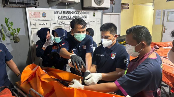 Berdasarkan data Tim DVI, dari 174 korban yang sudah teridentifikasi, 86 berjenis kelamin laki-laki dan 87 perempuan. Adapun korban yang belum teridentifikasi terdiri dari 14 laki-laki, 8 perempuan, serta beberapa potongan tubuh yang masih diteliti lebih lanjut, yaitu potongan paha, tungkai bawah, dan kaki kanan.