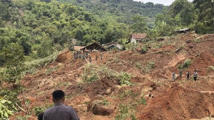 3 orang yang hilang saat terjadi longsor di Kecamatan Arjasari, Kabupaten Bandung, Jawa Barat,