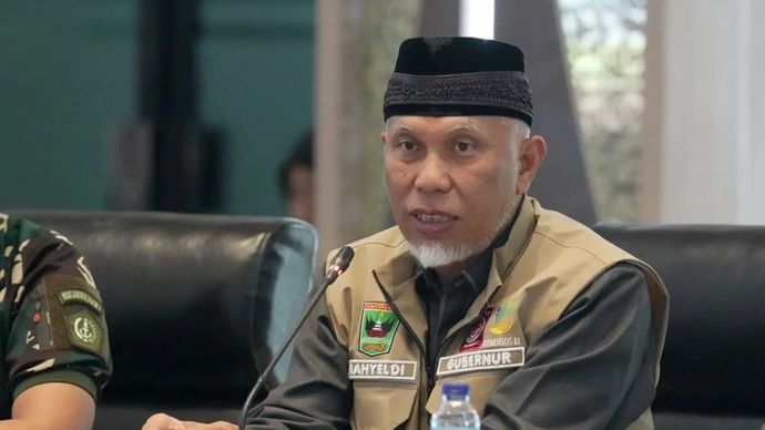 Gubernur Sumatra Barat (Sumbar) Mahyeldi memberikan penjelasan terkait kemungkinan perpanjangan masa tanggap darurat di Padang, Minggu 7 Desember 2025. ANTARA/HO-Humas Komdigi