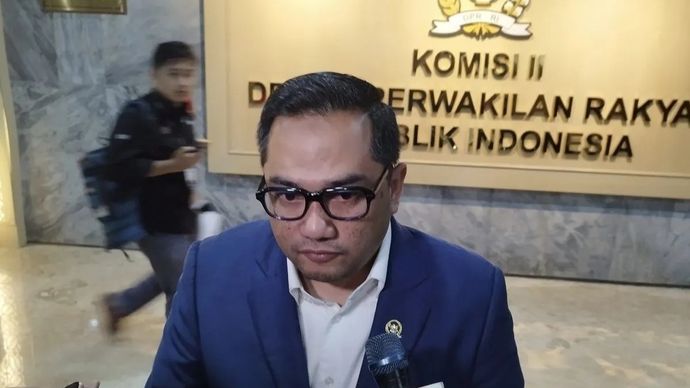 Ketua Komisi II DPR RI Rifqinizamy Karsayuda di kompleks parlemen, Jakarta, Senin, 8 Desember 2025. ANTARA/Bagus Ahmad Rizaldi