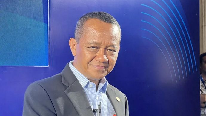 Menteri Energi dan Sumber Daya Mineral (ESDM) Bahlil Lahadalia memberi keterangan ketika ditemui di sela-sela acara &ldquo;Arah Bisnis 2026: Menuju Kedaulatan Ekonomi&rdquo; yang digelar di Jakarta, Senin, 8 Desember 2025. ANTARA/Putu Indah Savitri)