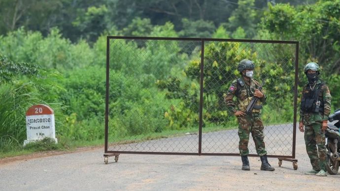 Arsip - Tentara Kamboja berjaga di kawasan perbatasan Oddar Meanchey, 29 Agustus 2025, di tengah gencatan senjata dengan Thailand menyusul konflik di perbatasan kedua negara. (ANTARA FOTO/Aditya Pradana Putra/rwa)