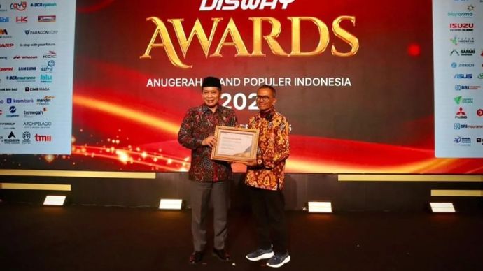 Menteri Koperasi Ferry Juliantono meraih penghargaan Disway Awards 2025 untuk kategori Program Pemerintah Populer.