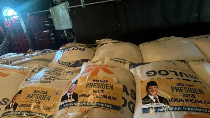 Bantuan pangan yang dikirimkan oleh Kementerian Transmigrasi bagi warga terdampak banjir bandang dan tanah longsor di Aceh. ANTARA/HO-Kementerian Transmigrasi.