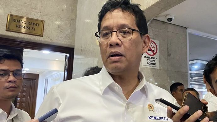 Menteri Keuangan Purbaya Yudhi Sadewa menjawab pertanyaan media dalam wawancara cegat (doorstop) usai Rapat Kerja (Raker) bersama Komisi XI DPR RI, Jakarta, Senin, 8 Desember 2025. (ANTARA/Rizka Khaerunnisa)