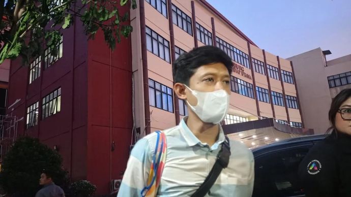 Sepupu suami korban hamil yakni Prasetyo (33) di RS Polri Kramat Jati, Jakarta Timur, Selasa 9 Desember 2025. (ANTARA/Siti Nurhaliza)