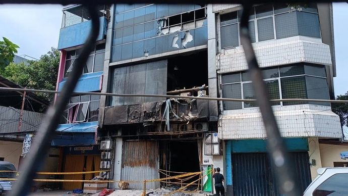 Kondisi Ruko Terra Drone, setelah hangus terbakar pada Selasa, 9 Desember 2025, di Jakarta, Rabu, 10 Desember 2025. ANTARA/Khaerul Izan