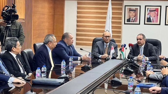 Badan Pengelola Investasi Daya Anagata Nusantara (Danantara Indonesia) melalui Danantara Investment Management (DIM) melakukan penandatanganan Nota Kesepahaman (MoU) dengan Jordan Investment Fund (JIF) di Kota Amman, Yordania, Kamis, 11 Desember 2025. (Danantara)