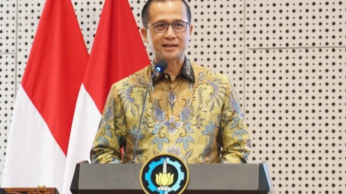 Menteri Transmigrasi RI Muhammad Iftitah Sulaiman Suryanagara saat menyampaikan pidatonya dalam Seminar dan Kongres V FDGBI yang digelar di ITS, Kamis 11 Desember 2025. (ANTARA/HO-Humas ITS)