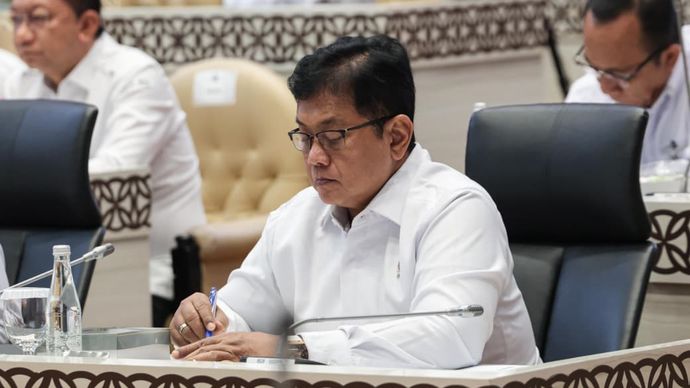 Rapat Kerja Dengan DPR, Wamen Viva Yoga: Komisi V Dukung Penguatan  dan Pengembangan Kawasan Transmigrasi 