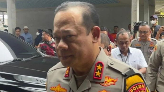 Kapolda Metro Jaya Irjen Pol Asep Edi Suheri mengecek tempat kejadian perkara (TKP) peristiwa kecelakaan di SDN Kalibaru 01, Cilincing, Jakarta Utara, Kamis 11 Desember 2025. ANTARA/HO-Humas Polda Metro Jaya.