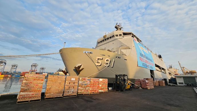 Menteri Pertanian (Mentan) Andi Amran Sulaiman kembali melepas keberangkatan bantuan Kementan Peduli pengiriman tahap II untuk percepatan penanganan bencana di Sumatera. 