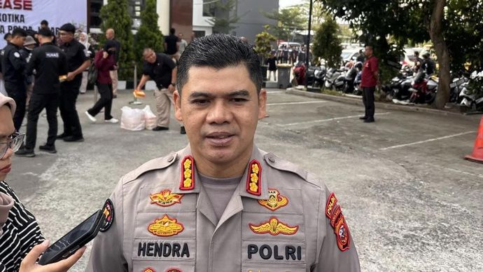Kabid Humas Polda Jawa Barat Kombes Polisi Hendra Rochmawan saat memberikan keterangan di Kota Bandung, Jawa Barat, Jumat 12 Desember 2025. ANTARA/Rubby Jovan