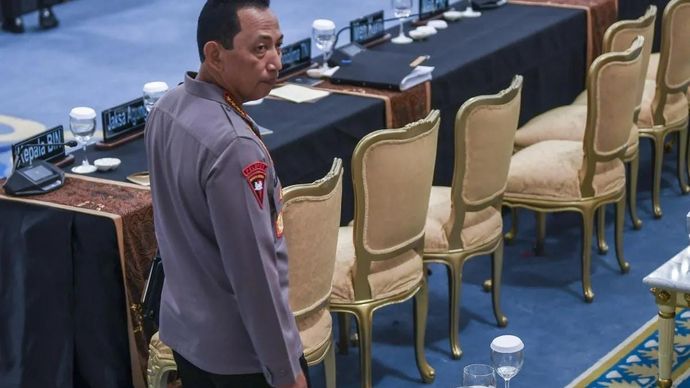 Kapolri Jenderal Pol. Listyo Sigit Prabowo menghadiri Sidang Kabinet Paripurna di Istana Negara, Jakarta, Senin 15 Desember 2025. ANTARA FOTO/Galih Pradipta.