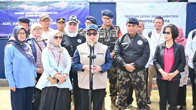 Kementerian Pemberdayaan Perempuan dan Perlindungan Anak dan mitra-mitranya menyalurkan bantuan spesifik bagi para penyintas banjir di Aceh, Sumatera Barat, dan Sumatera Utara, terutama bagi kelompok rentan termasuk perempuan dan anak. ANTARA/HO-KemenPPPA