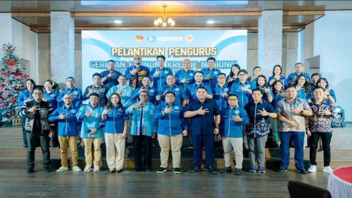 Dewan Pimpinan Wilayah (DPW) Gerakan Ekonomi Kreatif Nasional (GEKRAFS) Nusa Tenggara Timur (NTT) resmi dilantik untuk periode 2025-2028 pada Jumat (12/12/25). (Foto: Dok/Istimewa) Dewan Pimpinan Wilayah (DPW) Gerakan Ekonomi Kreatif Nasional (GEKRAFS) Nusa Tenggara Timur (NTT) resmi dilantik untuk periode 2025-2028 pada Jumat 12 Desember 2025. (Foto: Dok/Istimewa)
