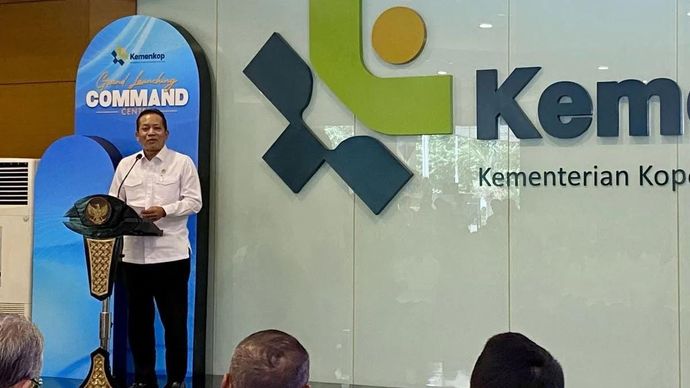 Menteri Koperasi Ferry Juliantono berbicara dalam peresmian Command Center Koperasi di Kantor Kemenkop, Jakarta, Senin 15 Desember 2025. (ANTARA/Shofi Ayudiana)