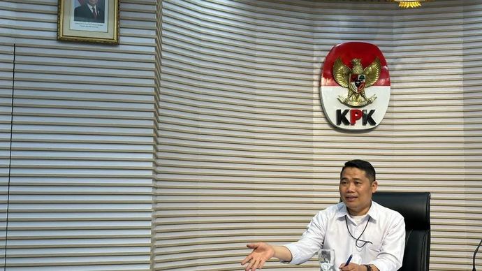 Pelaksana Tugas Deputi Penindakan dan Eksekusi Komisi Pemberantasan Korupsi Asep Guntur Rahayu memberikan keterangan di Gedung Merah Putih KPK, Jakarta, Senin 15 Desember 2025. ANTARA/Rio Feisal.