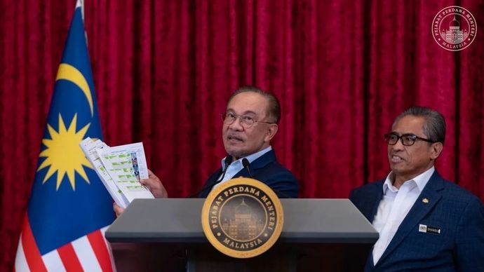 Perdana Menteri Malaysia Anwar Ibrahim mengumumkan perombakan kabinet di Malaysia, Selasa, 16 Desember 2025. (ANTARA/HO-Kantor Perdana Menteri Malaysia)