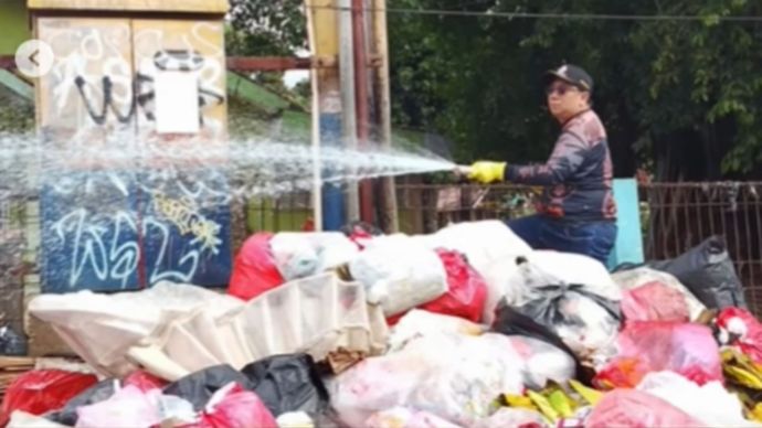 Sampah Menggunung di Tangsel