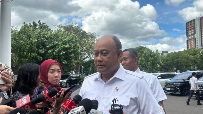 Kepala Badan Gizi Nasional (BGN) Dadan Hindayana memberikan keterangan pers di Istana Kepresidenan Jakarta, Selasa, 16 Desember 2025. ANTARA/Mentari Dwi Gayati