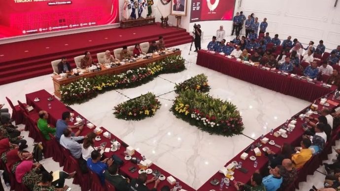 KPU menggelar rapat pleno pemutakhiran data pemilih berkelanjutan (PDPB) bersama perwakilan 38 KPU Provinsi, perwakilan DPP Partai, dan sejumlah kementerian di Gedung KPU RI, Jakarta, Rabu, 17 Desember 2025. ANTARA/Muhammad Rizki