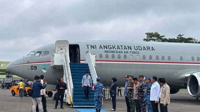 Wakil Presiden Gibran Rakabuming Raka tiba di Lapangan Udara (Lanud) TNI AU Soewondo, Medan, Rabu, 17 Desember 2025, untuk melanjutkan perjalanan menuju Kabupaten Gayo Lues, Aceh. ANTARA/Mentari Dwi Gayati