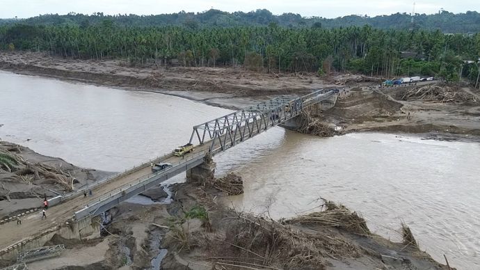 Perbaikan Jembatan di Aceh