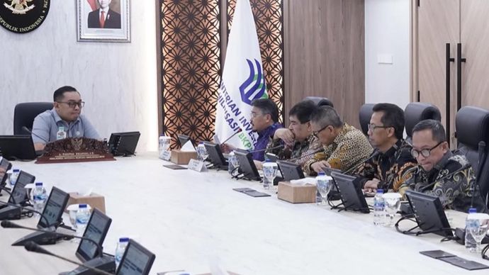 Wakil Menteri Investasi dan Hilirisasi/Wakil Kepala BKPM Todotua Pasaribu menggelar pertemuan dengan Toyota Indonesia dan Pertamina New &amp; Renewable Energy (NRE) di Kantor Kementerian Investasi dan Hilirisasi/BKPM. 