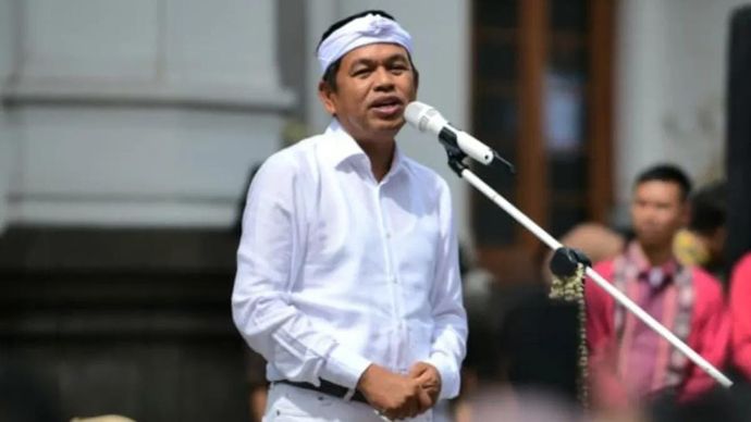 Gubernur Jawa Barat Dedi Mulyadi memberikan keterangan di Bandung. (ANTARA/Ricky Prayoga)
