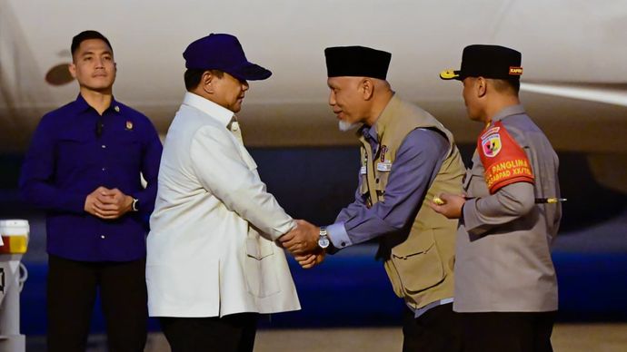 Presiden Prabowo Subianto tiba di Bandar Udara Internasional Minangkabau, Kabupaten Padang Pariaman, Provinsi Sumatra Barat