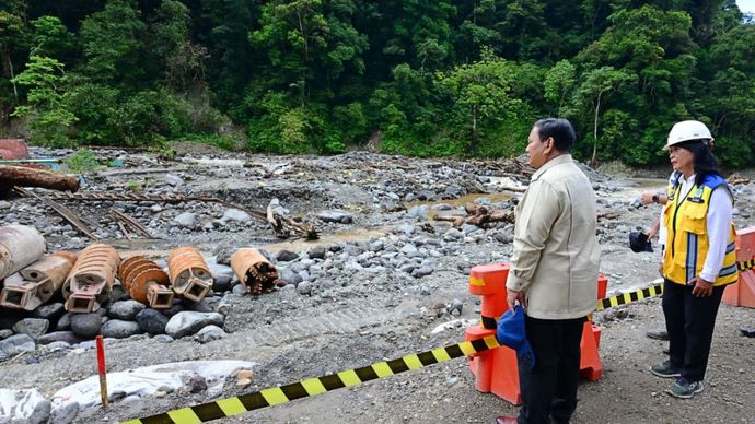 Moment Prabowo Pastikan Pemulihan Infrastruktur dengan Lihat Progres Perbaikan Jalan Lembah Anai Pascabencana