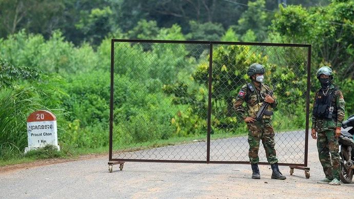Arsip Foto - Tentara Kamboja berjaga di kawasan perbatasan Oddar Meanchey, Kamboja, Jumat 29 Agustus 2025. ANTARA FOTO/Aditya Pradana Putra/rwa/am.