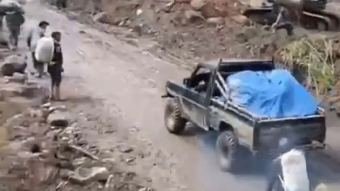 Tangkapan layar - Akses Jalan KKA yang menghubungkan Kabupaten Aceh Utara dan Kabupaten Bener Meriah dapat dilintasi kendaraan roda empat.  ANTARA/Instagram/@sekretariat.kabinet