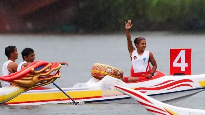 Tim perahu naga Indonesia merayakan keberhasilan merebut medali emas The World Games 2025 di nomor open 8-seater 200 meter yang digelar di Xinglong Lake Hubin Arena, Chengdu, China, Minggu 10 Agustus 2025. ANTARA/TWG/am.